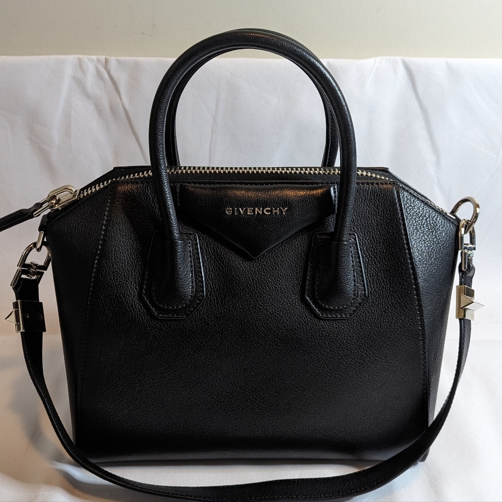 GIVENCHY Antigona Small Bag in Goatskin Black